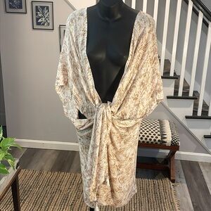 Beige and Cream Patterned Kimono With Tassel Design. Luxuriously Soft!